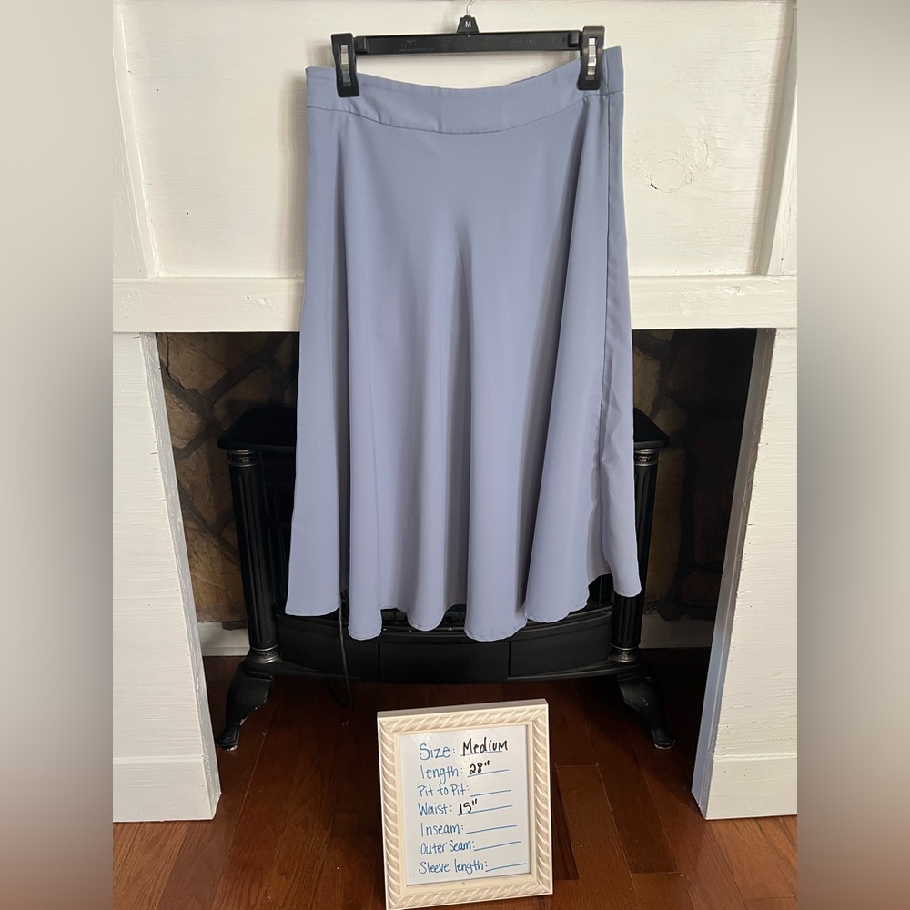 Women’s midi length flowy skirt, size medium
